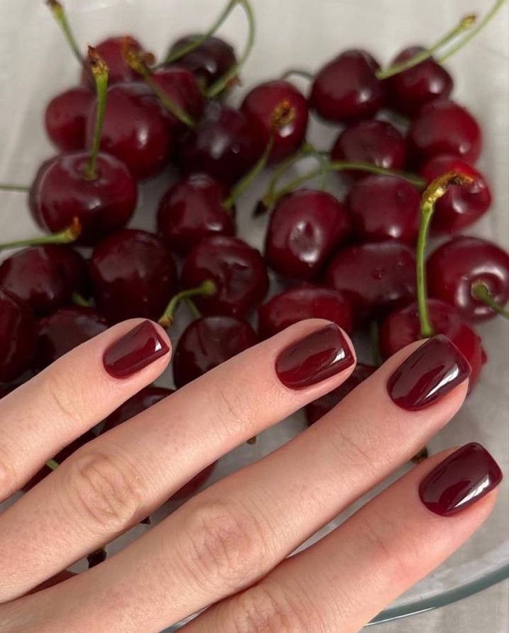 Tons de vermelho estão entre as cores de esmaltes em alta