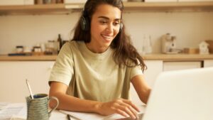 Pensando em melhorar seu currículo para 2025? Confira opções de cursos online do Google para fazer ainda neste ano! (Imagem: freepik)