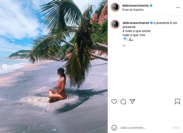 Débora Nascimento posa belíssima na Praia do Espelho, na Bahia (BA)