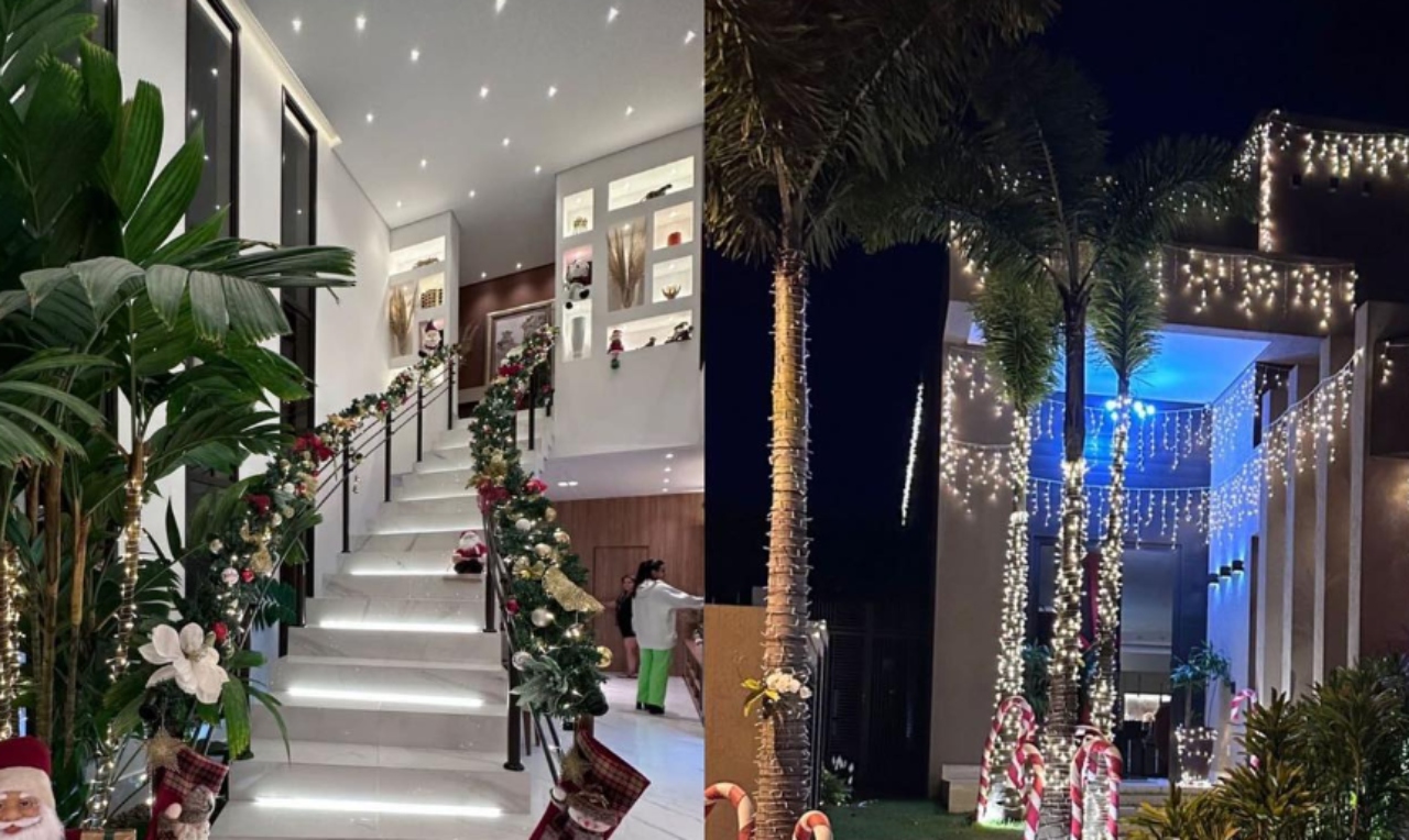 A escadaria na área interna e o jardim na área externa de uma casa com decorações de Natal