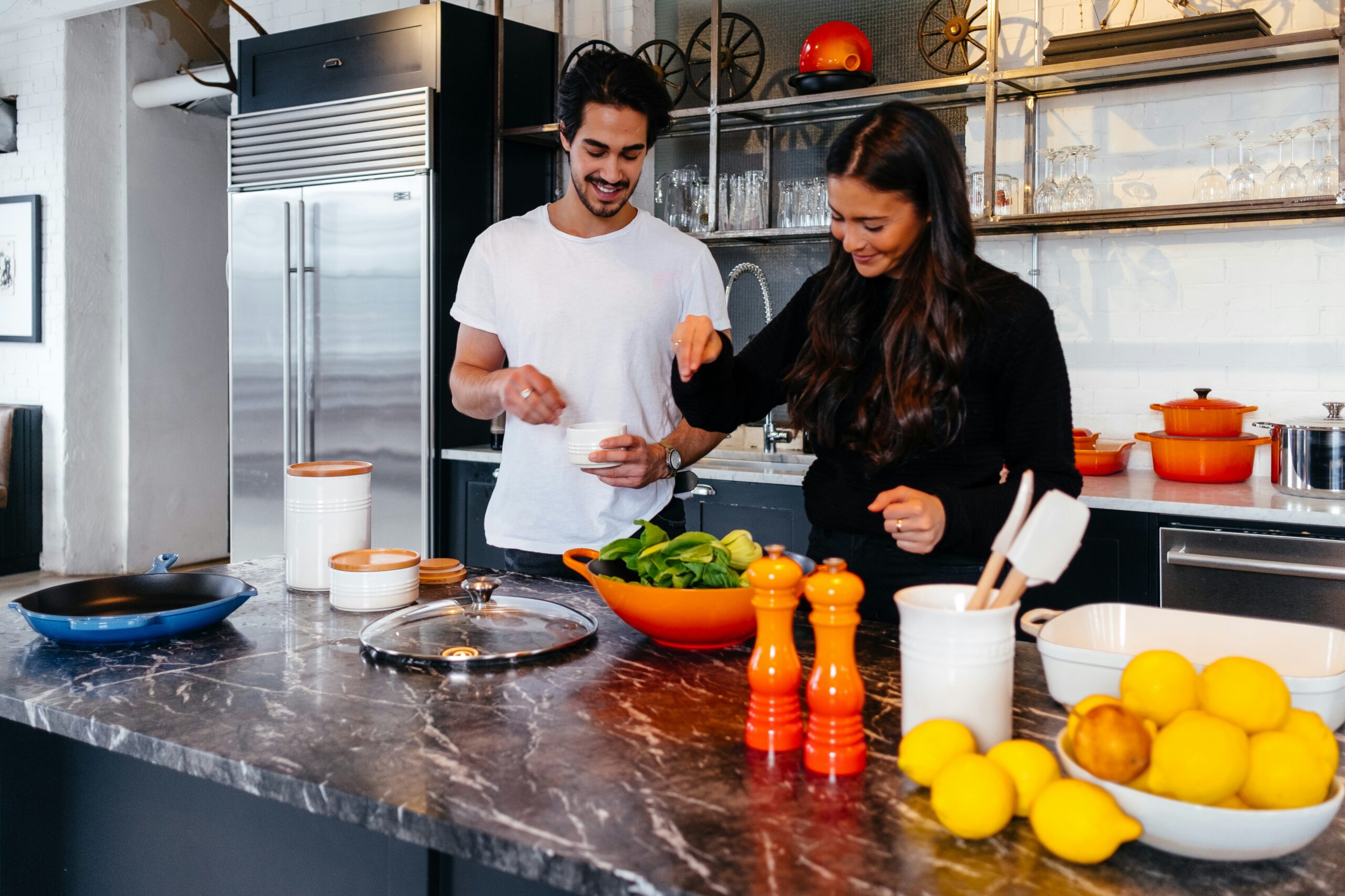 Não sabe o que fazer para o Dia dos Namorados com pouco dinheiro? Faça um jantar em casa