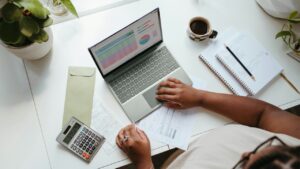Medo da crise? Confira as dicas fundamentais para evitar a falência da empresa (Imagem: Unsplash/Microsoft 365)