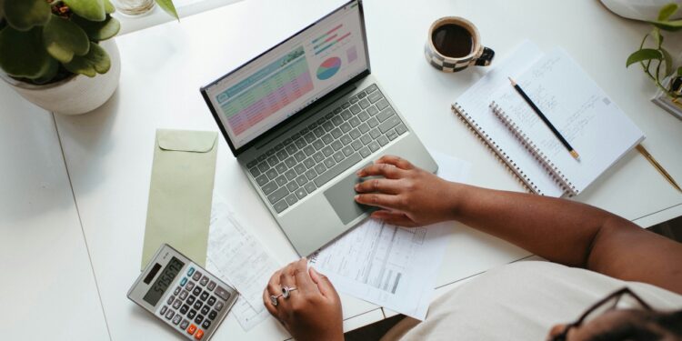 Medo da crise? Confira as dicas fundamentais para evitar a falência da empresa (Imagem: Unsplash/Microsoft 365)