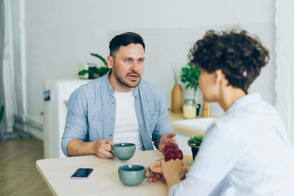 Pesquisas indicam que falta de conversas sobre finanças atrapalham os casais 