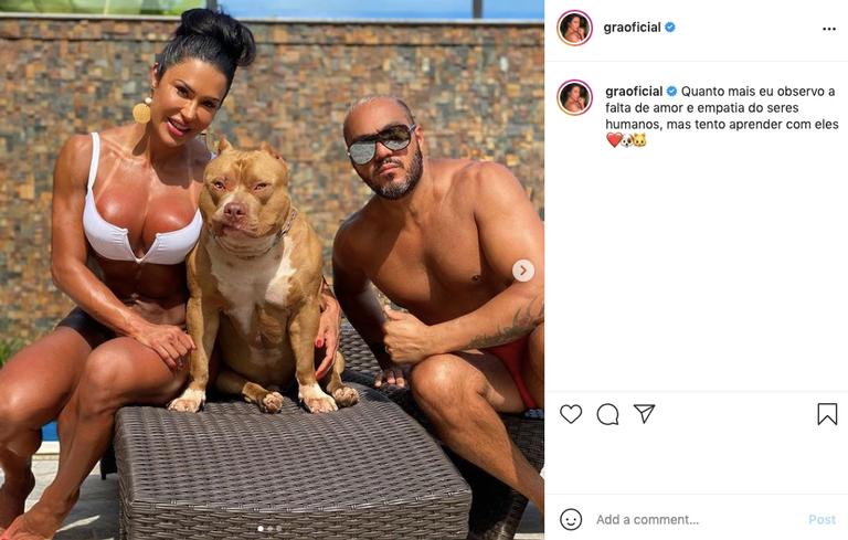 Gracyanne Barbosa e Belo posam na piscina com o pitbull, Thor