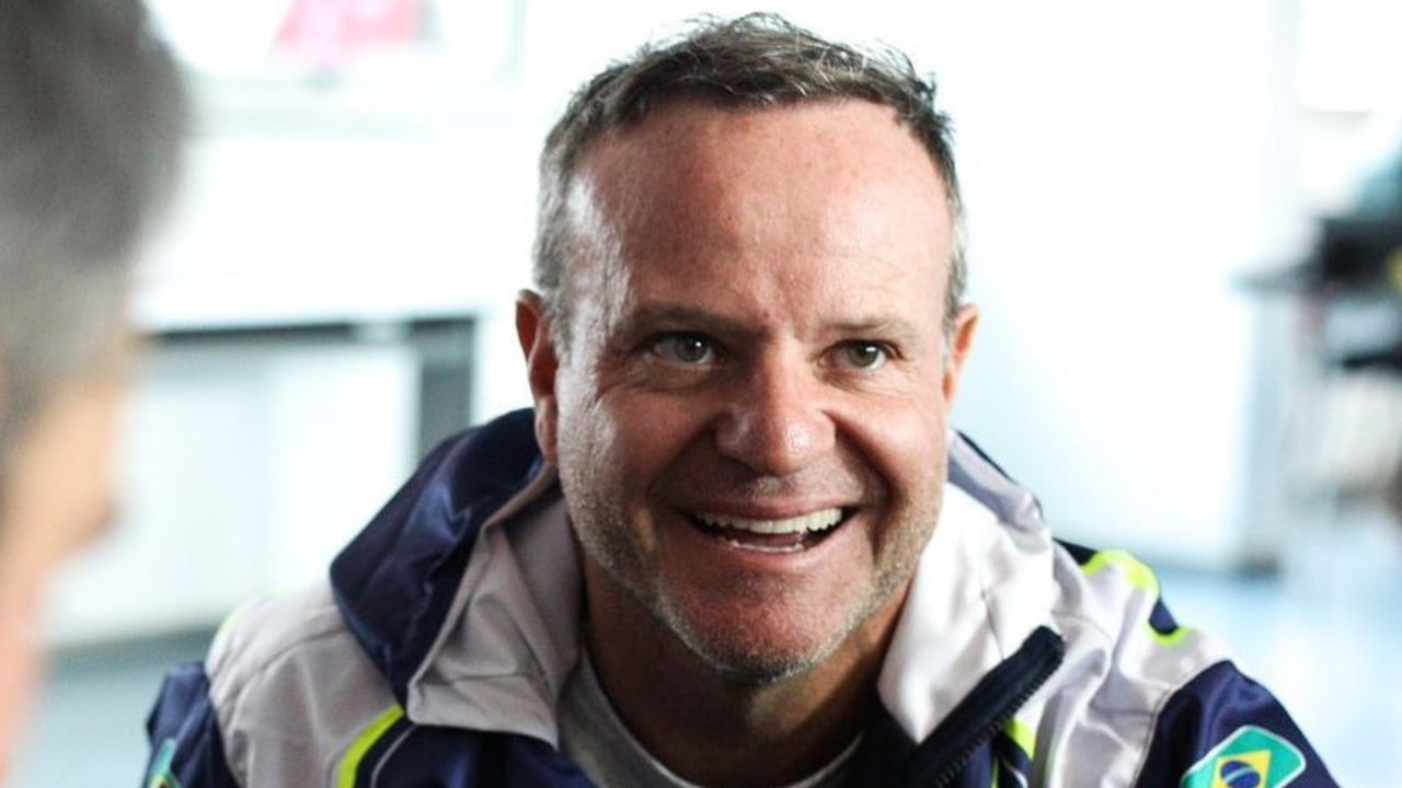 Rubinho Barrichello posta foto com a família e web se choca com semelhança