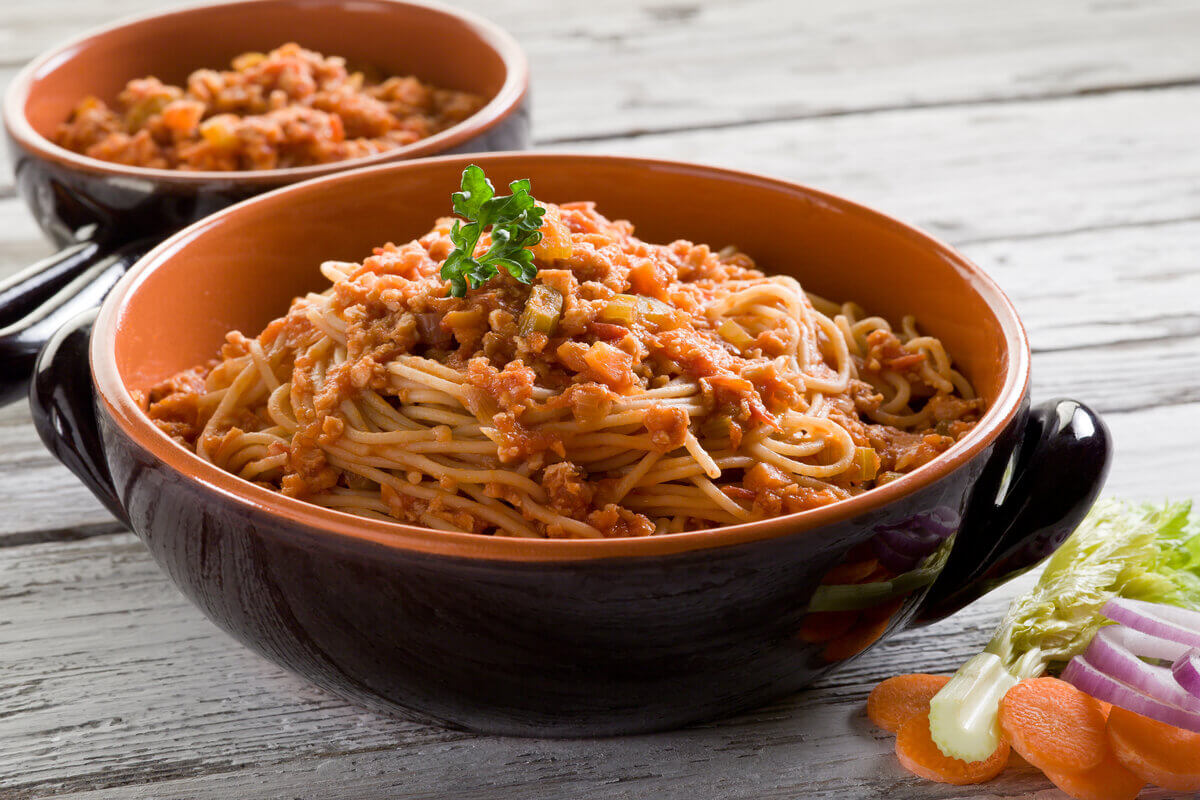 Macarrão com molho à bolonhesa (Imagem: Shutterstock)