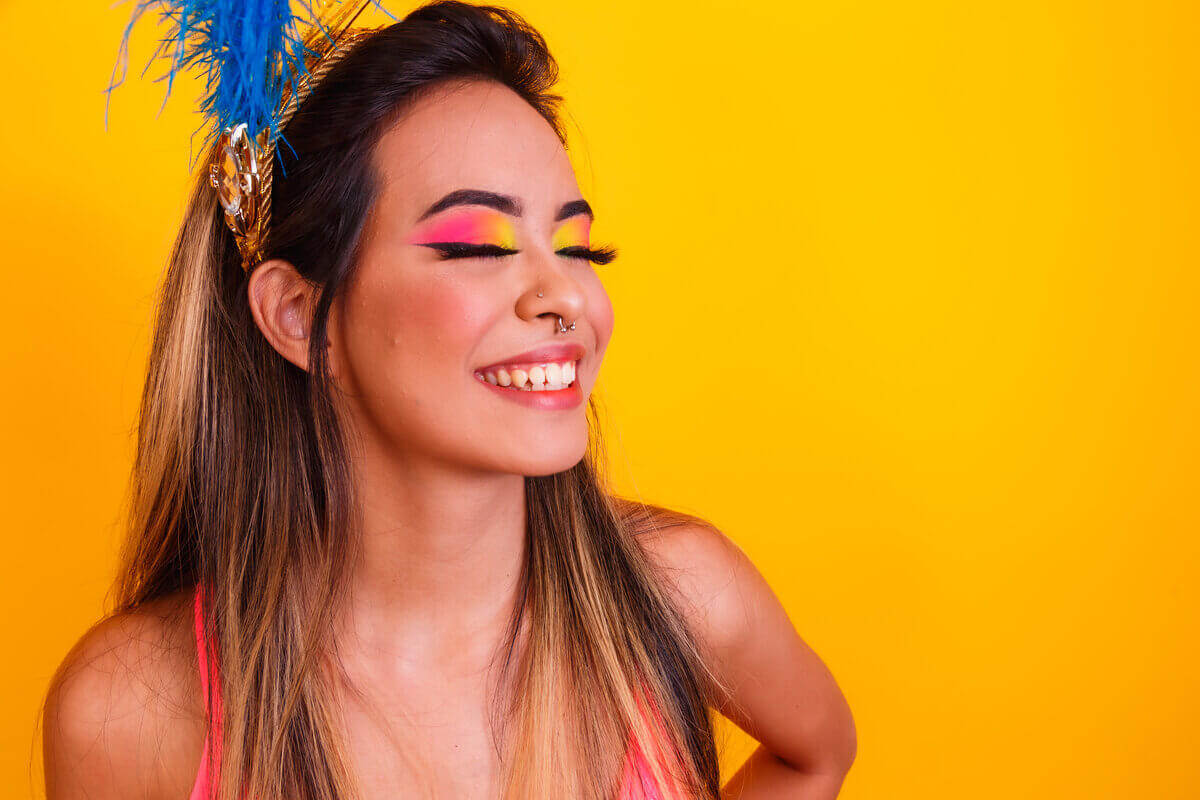 Jóias ajudam a dar estilo ao look de Carnaval (Imagem: Shutterstock)