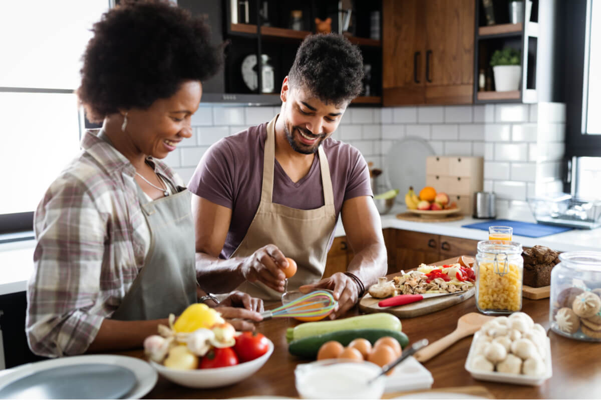 Alimentação influencia no peso e na qualidade da pele (Imagem: Shutterstock)