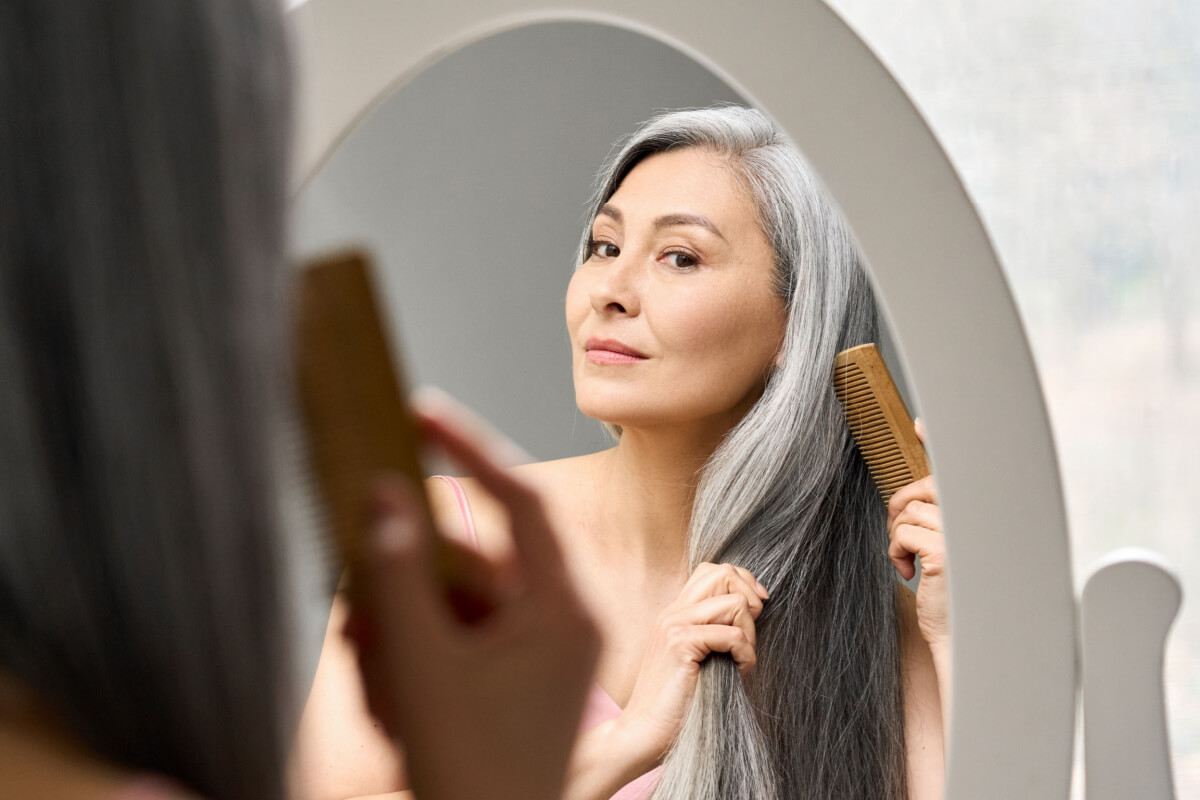 A queda do cabelo pode ser identificada no dia a dia (Imagem: Ground Picture | Shutterstock)