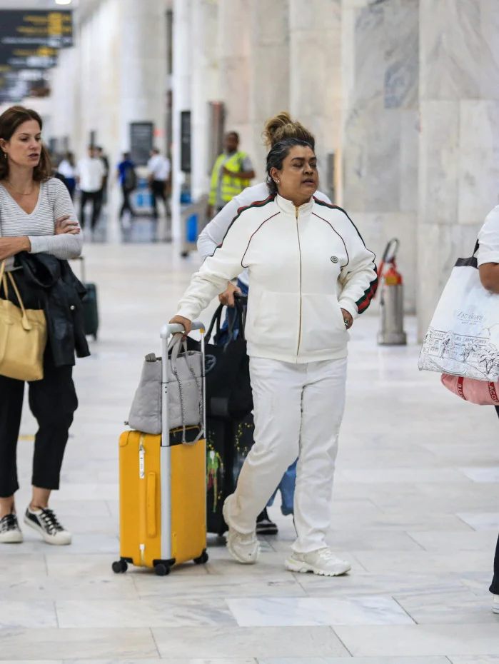 Preta Gil em aeroporto