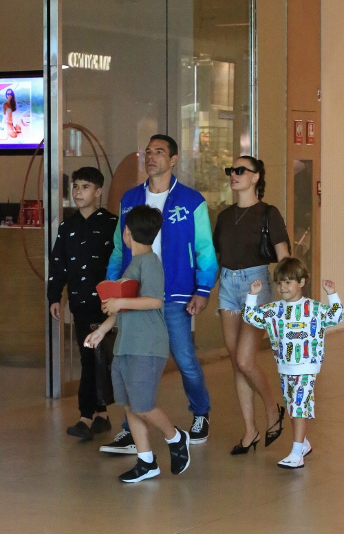 Isis Valverde com filhos de Wanessa Camargo