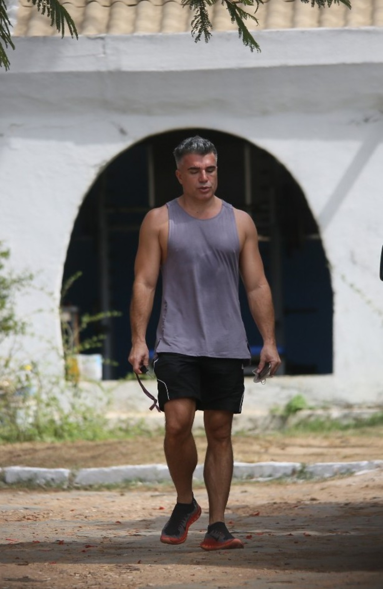 Jarbas Homem de Mello chama atenção por corpo musculoso aos 51 anos