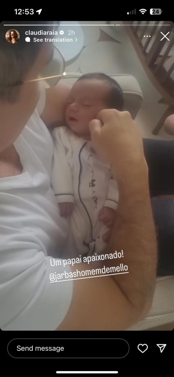 Jarbas Homem de Mello surgiu com Luca no colo