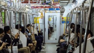 Jornada de trabalho de 4 dias é adotado em Tóquio: veja como é em outras partes do mundo, incluindo o Brasil! (Imagem: Unsplash/Kenny Kuo)
