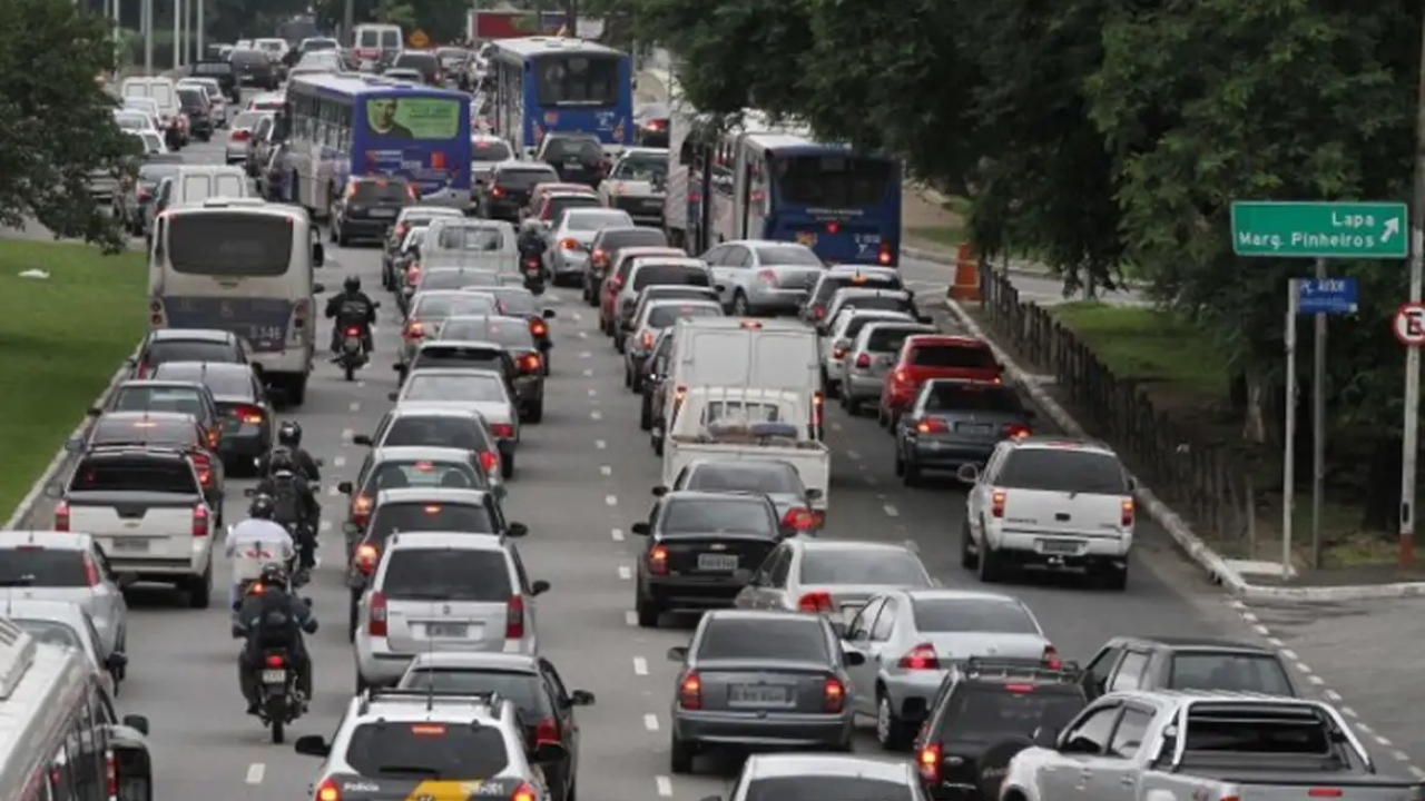 Prazo para pagar licenciamento do carro começou em julho e vai até dezembro; veja os meses de acordo com o final da placa