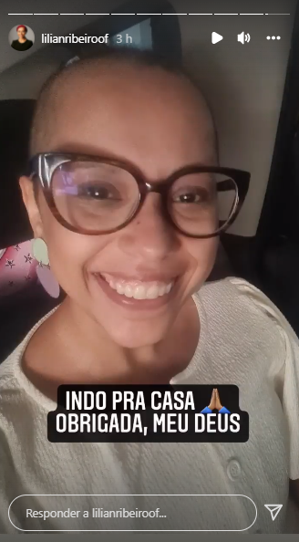 Lilian Ribeiro saindo do Hospital