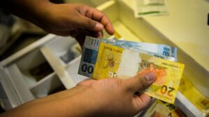 Nova regra traz mudanças para o limite na alta do salário mínimo e na biometria para programas do governo: saiba mais! (Imagem: Marcello Casal Jr/Agência Brasil)