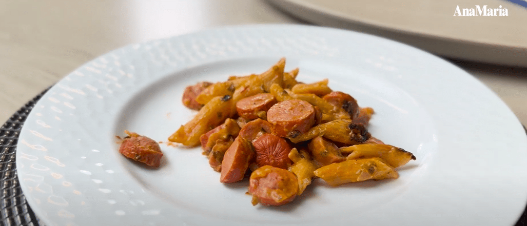 macarrão com salsicha