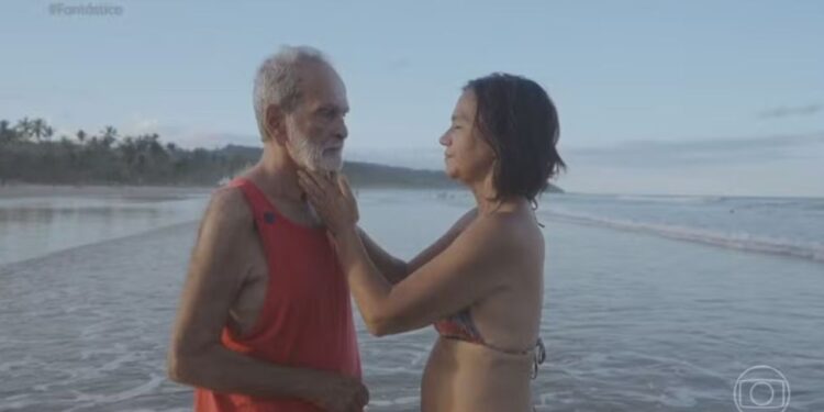 Maurício Kubrusly e a esposa na praia