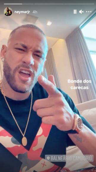 Neymar raspa o cabelo após desistir de tranças