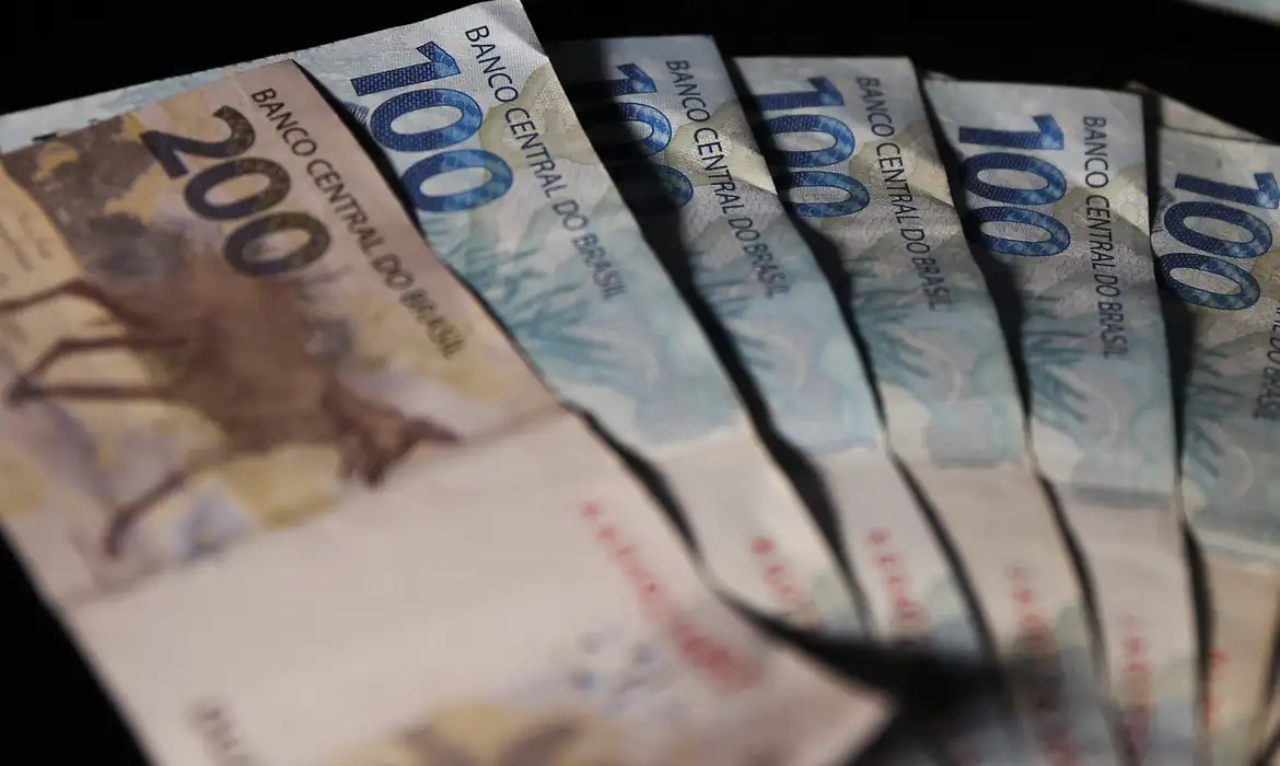 Quitar contas é ideal sobre o que fazer com a restituição do imposto de renda