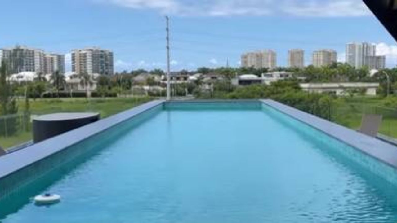 Piscina da mansão