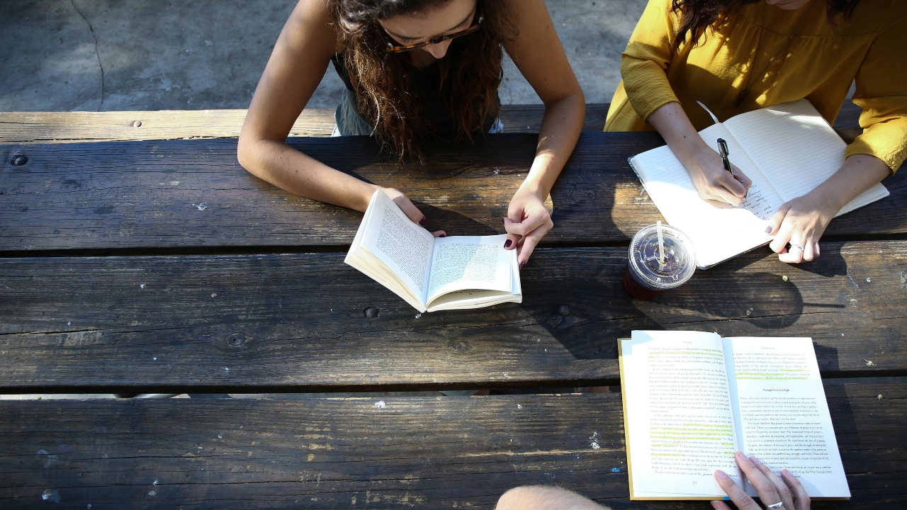 Repúblicas são um tipo de moradia estudantil para jovens universitários