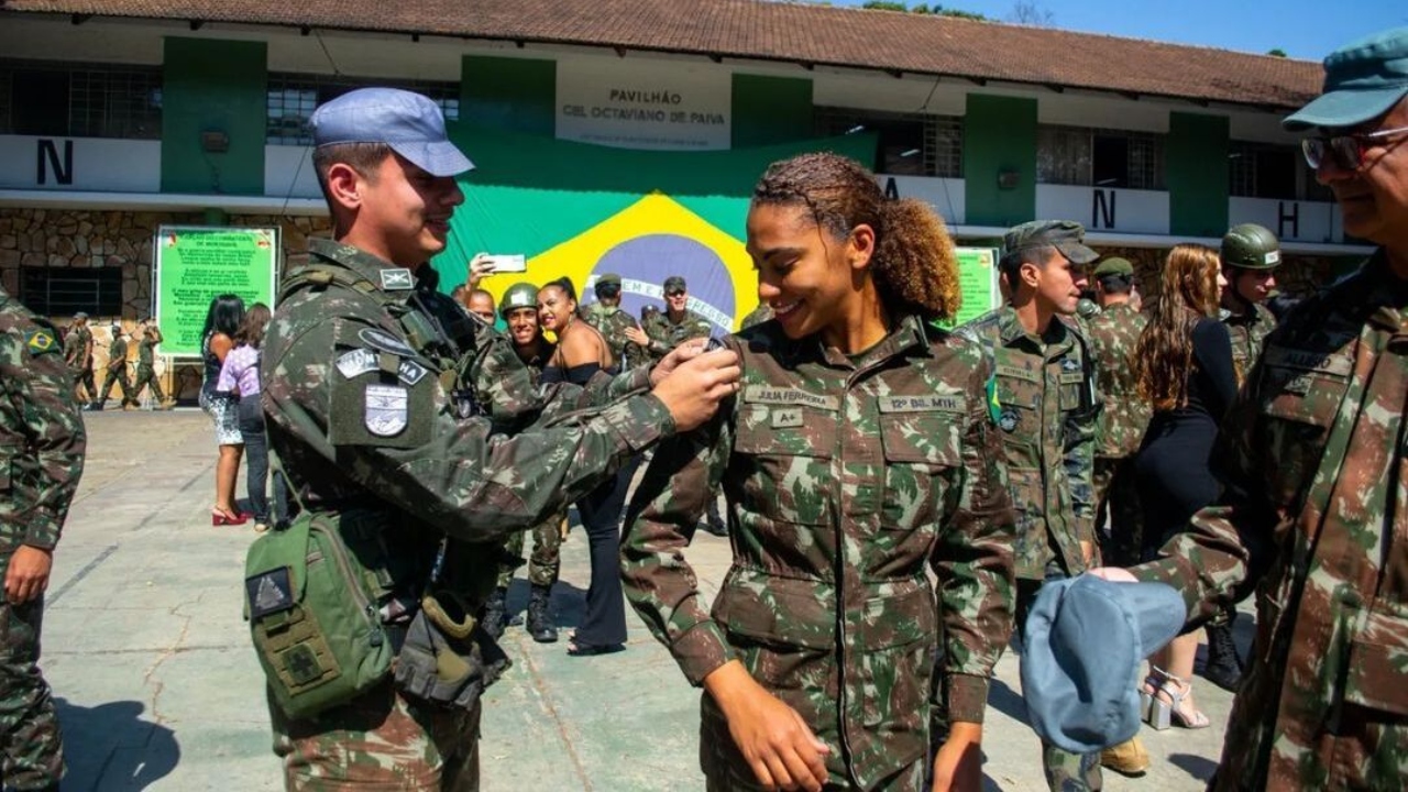 Governo publica decreto histórico com novas regras para alistamento militar feminino no Brasil