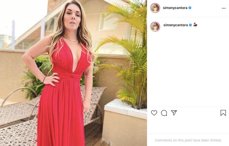 Simony encanta com vestido super sexy