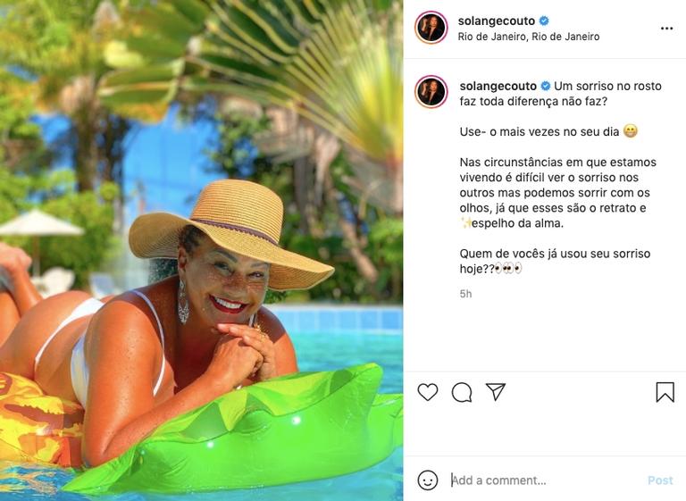 Solange Couto posa de biquíni e arranca suspiros na web