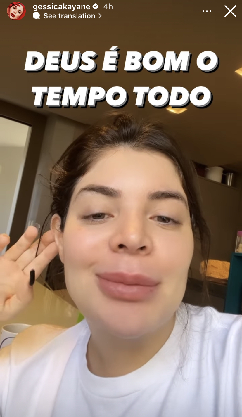 Stories da Glay falando sobre cirurgia da Anitta