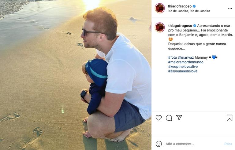 Thiago Fragoso encanta ao posar com caçula na praia