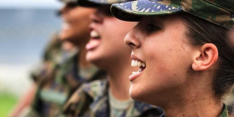 Alistamento militar feminino: mais de 7 mil mulheres se inscreveram nos primeiros dias, diz governo