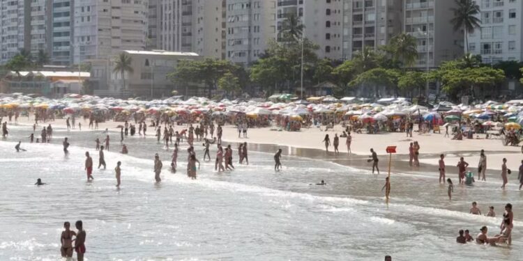 Surto de virose no Guarujá: mais de 2 mil pessoas são atendidas no litoral de SP