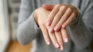 Unhas no verão: 7 dicas para deixá-las mais fortes na estação