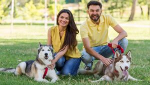 Veja 5 comportamentos comuns de quem cresce ao lado de pets