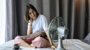 Ventilador ou ar-condicionado: qual o melhor para fugir do calor sem afetar a saúde?