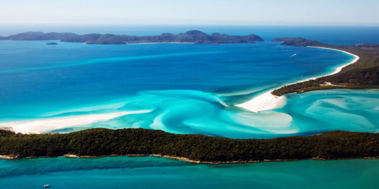 Whitehaven Beach. Créditos: (depositphotos.com / tanyapuntti)