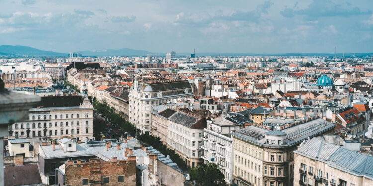 Budapeste - Hungria. Créditos: (depositphotos.com / YuliyaKirayonakBO)