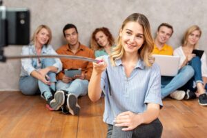 Confira cursos para crianças e adolescentes se destacarem no futuro! Imagem: FreePik