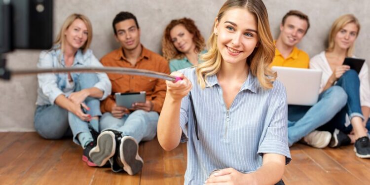 Confira cursos para crianças e adolescentes se destacarem no futuro! Imagem: FreePik