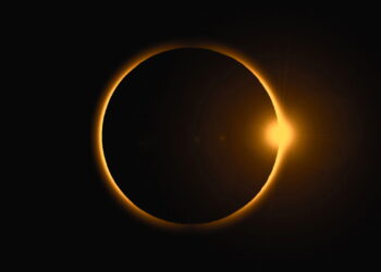 Eclipse. Créditos: (depositphotos.com / sbhaumik)