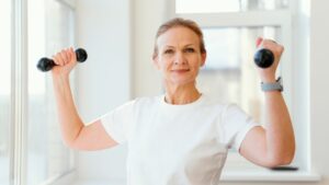 Como ganhar massa muscular após os 40 anos? - Imagem: FreePik