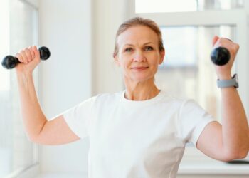 Como ganhar massa muscular após os 40 anos? - Imagem: FreePik