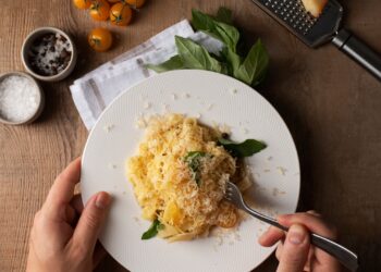 macarrão cacio e pepe 