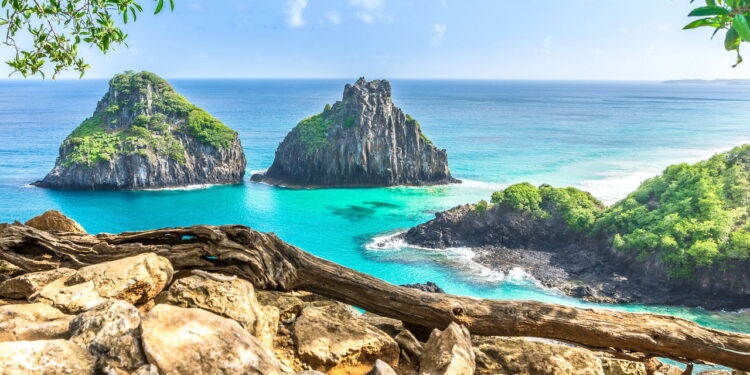A praia mais desejada do mundo está no Brasil e você ainda não conhece