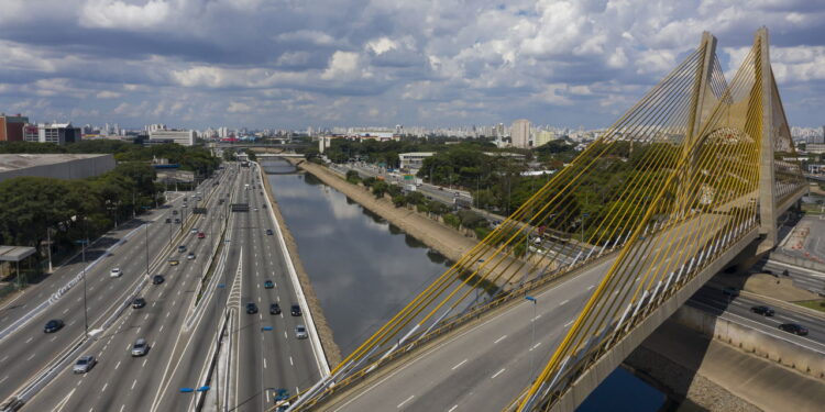 Rio Tietê, superando desafios e buscando a despoluição