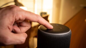 Como transformar sua casa comum numa smart home gastando mixaria