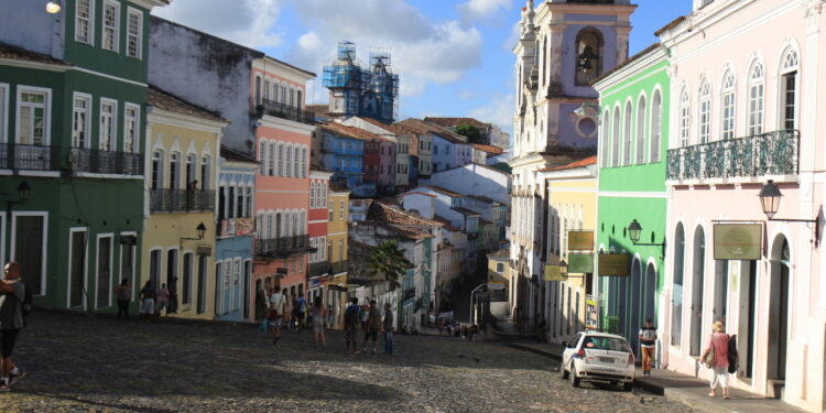 Índice de covid-19 sobe na Bahia, cuidados para o carnaval